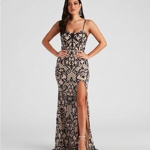 Elegant Black Lace Evening Gown